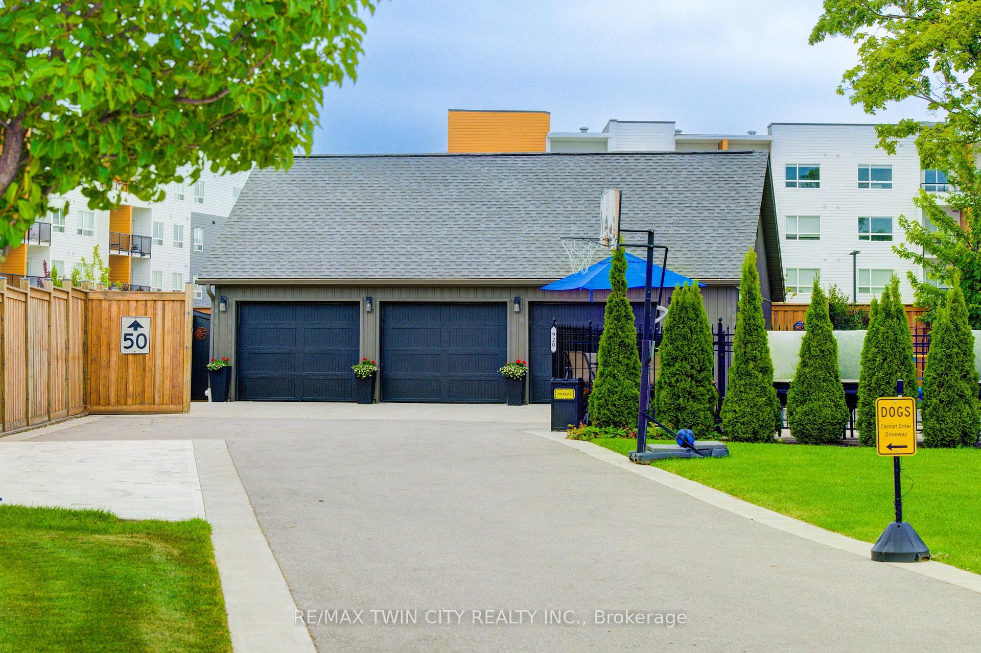 Photo 4 of 920 Orr Court, Kitchener, Trussler — HOMEH