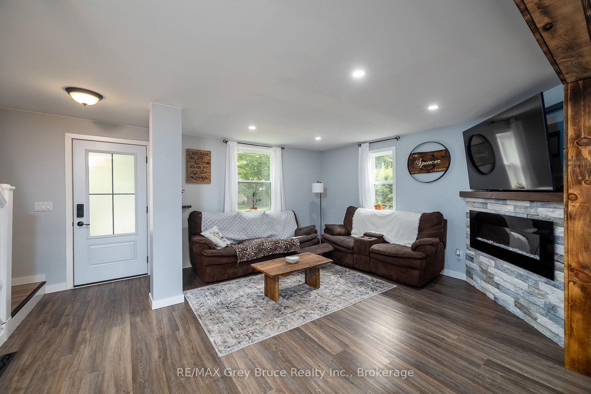 Photo 7 of 1693 8th Avenue E, Owen Sound — HOMEH