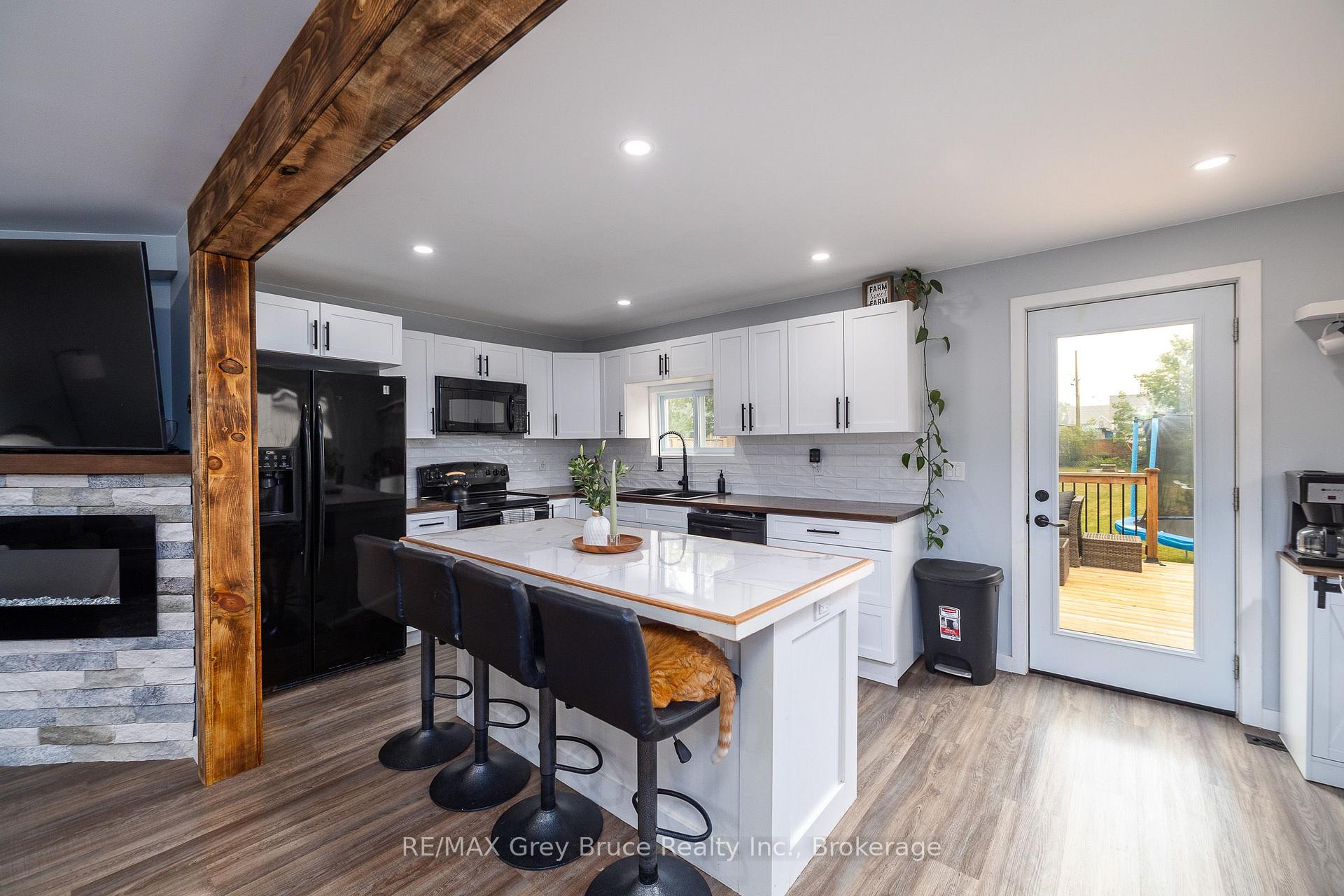 Photo 8 of 1693 8th Avenue E, Owen Sound — HOMEH