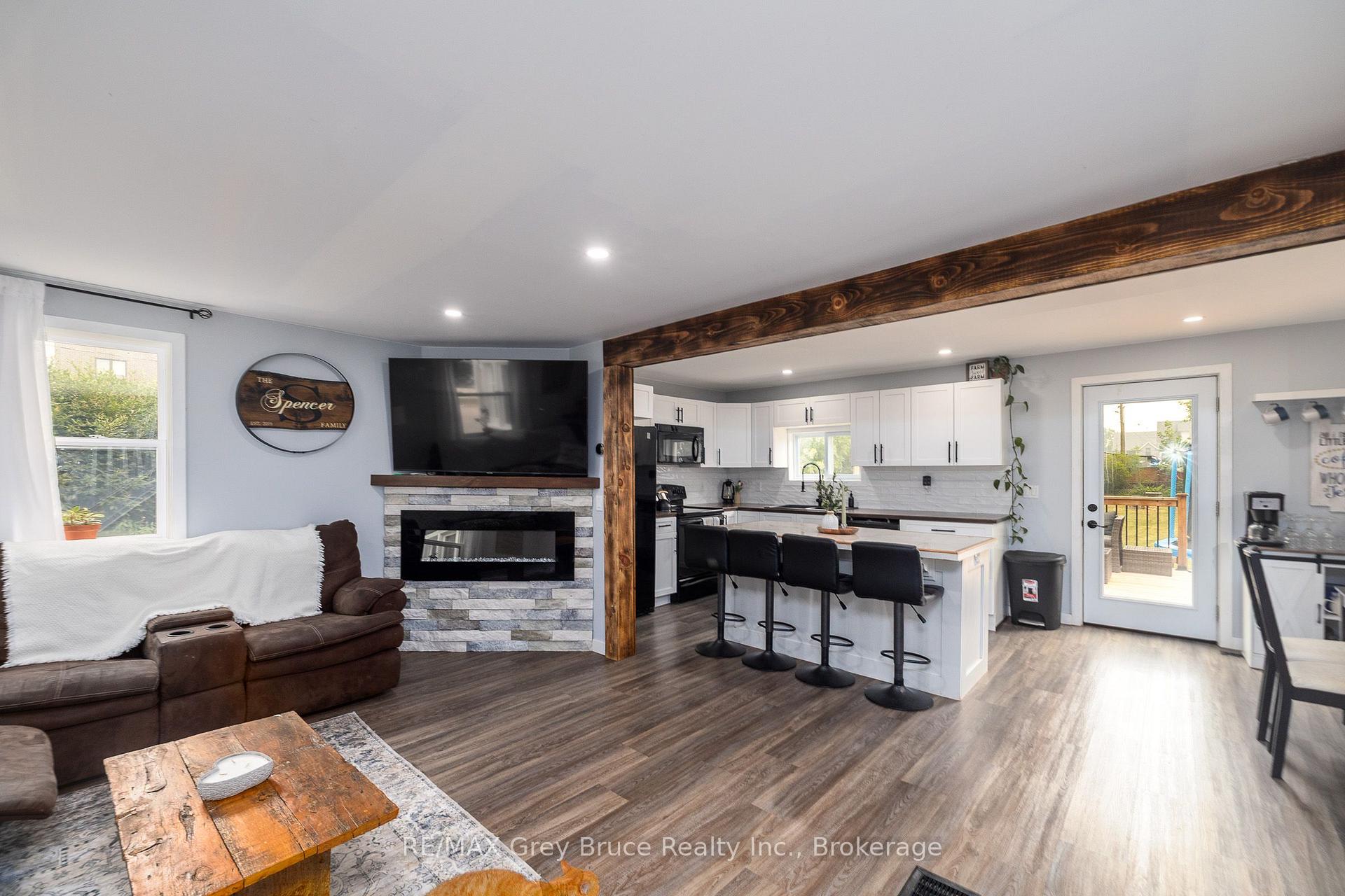 Photo 9 of 1693 8th Avenue E, Owen Sound — HOMEH