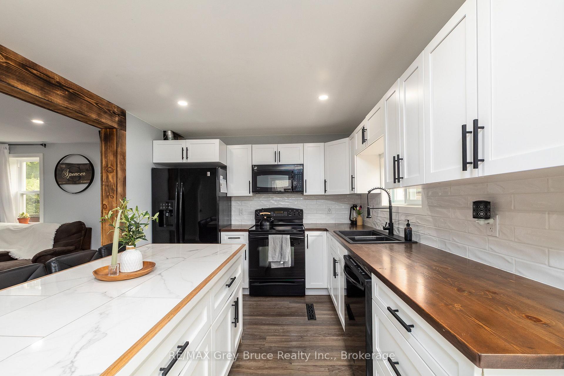 Photo 10 of 1693 8th Avenue E, Owen Sound — HOMEH