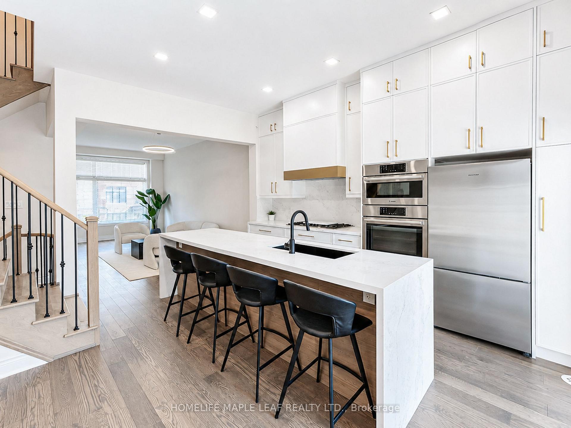 Photo 14 of 11 Aylin Crescent, Vaughan, Patterson — HOMEH