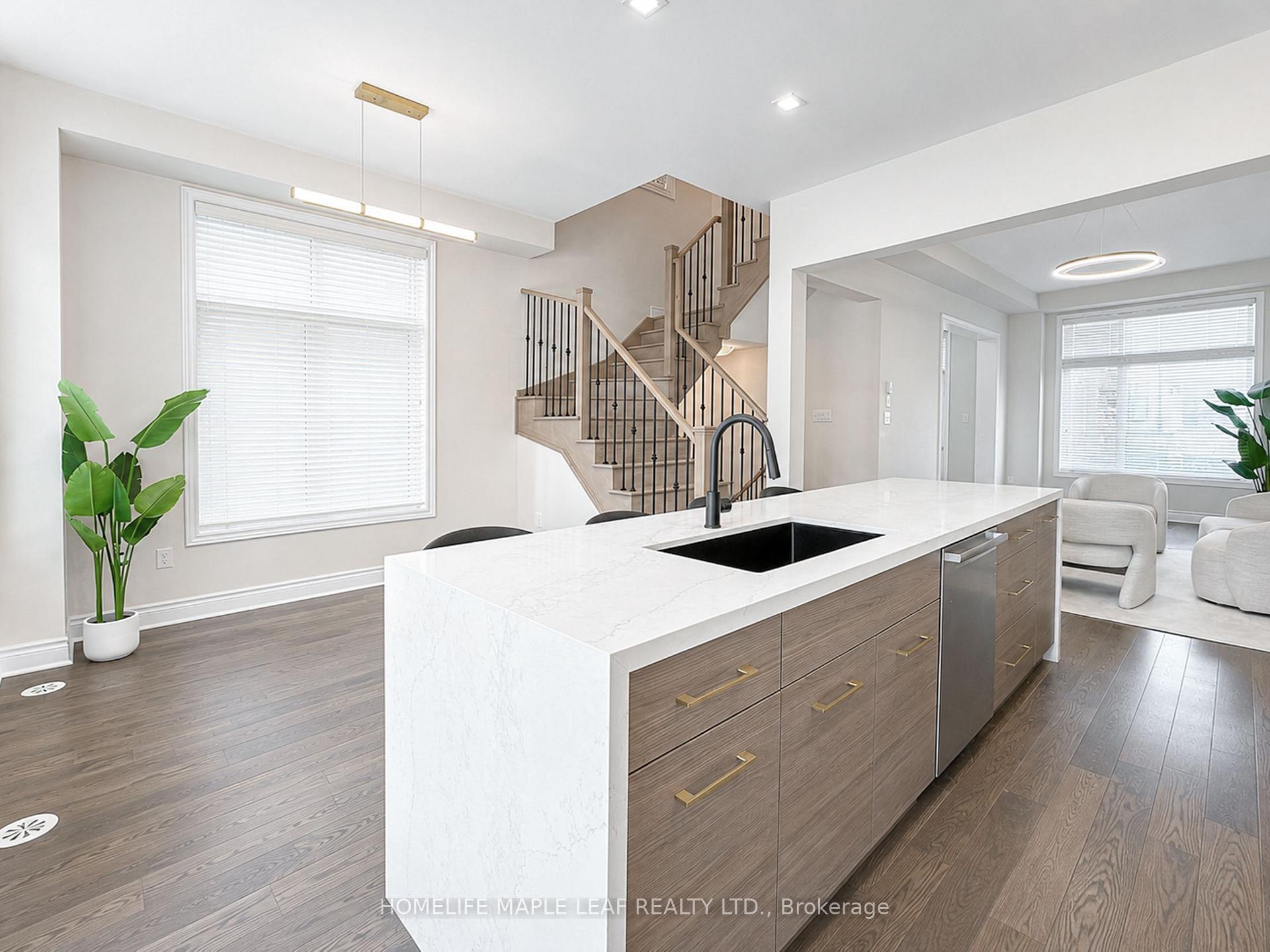 Photo 15 of 11 Aylin Crescent, Vaughan, Patterson — HOMEH