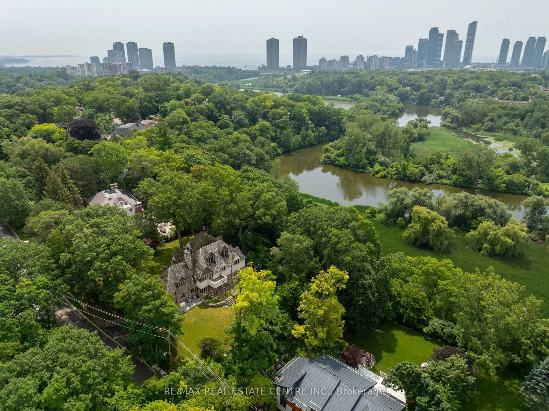 Photo 11 of 7 Riverside Trail, Toronto, High Park-Swansea — HOMEH