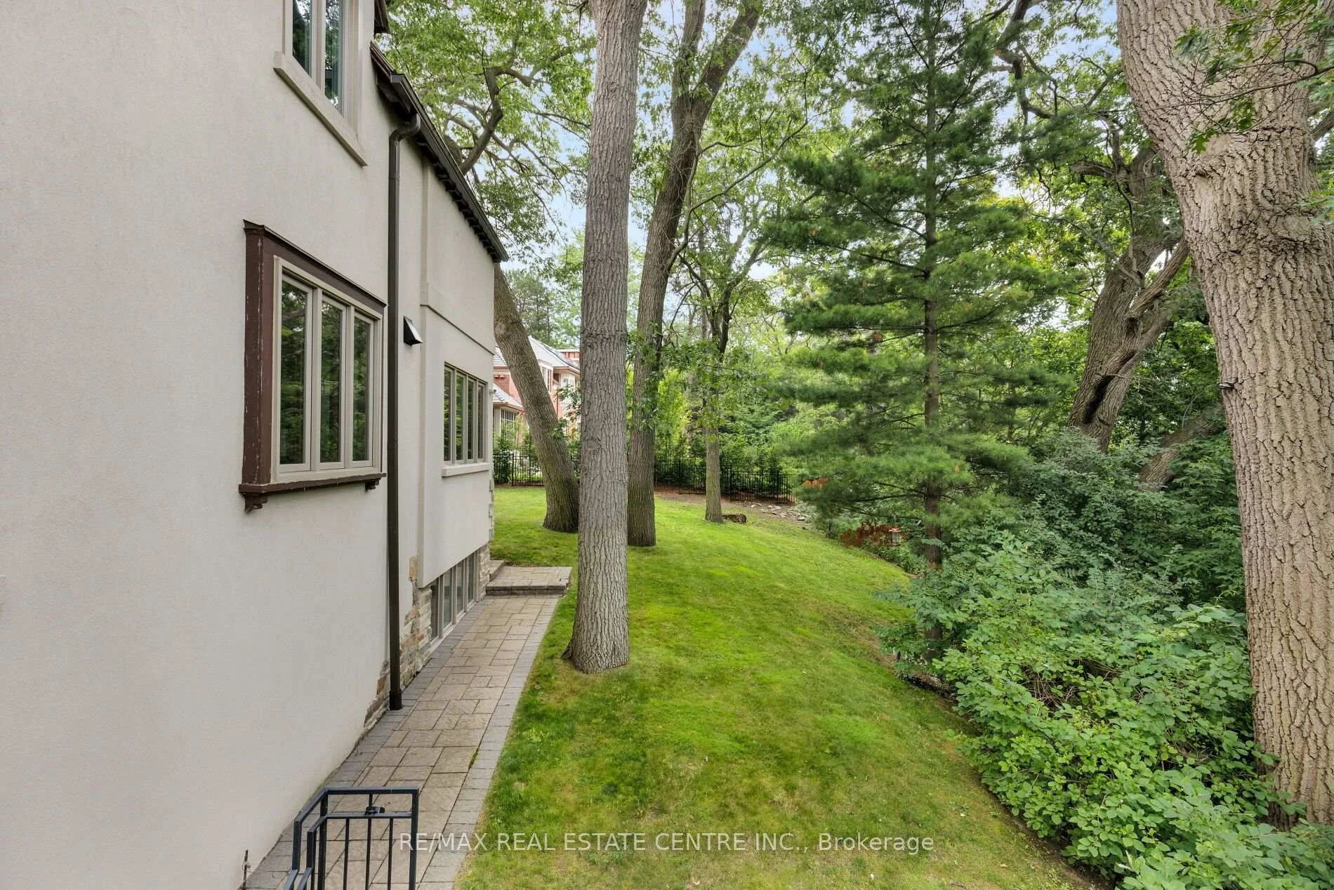 Photo 20 of 7 Riverside Trail, Toronto, High Park-Swansea — HOMEH