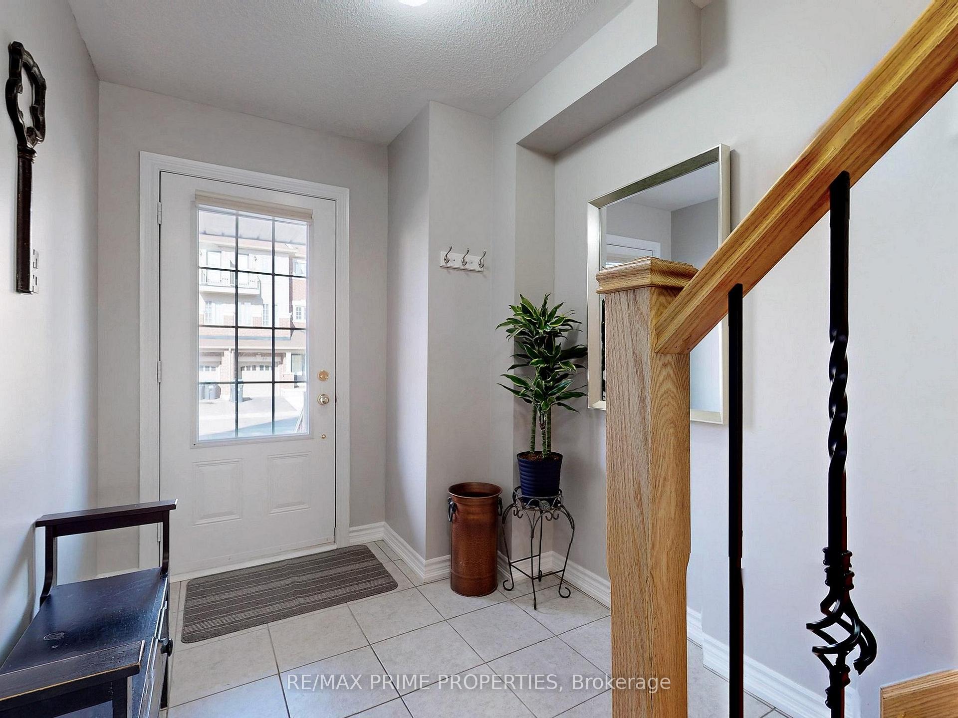 Photo 2 of 21 Sprucewood Road, Brampton, Heart Lake East — HOMEH