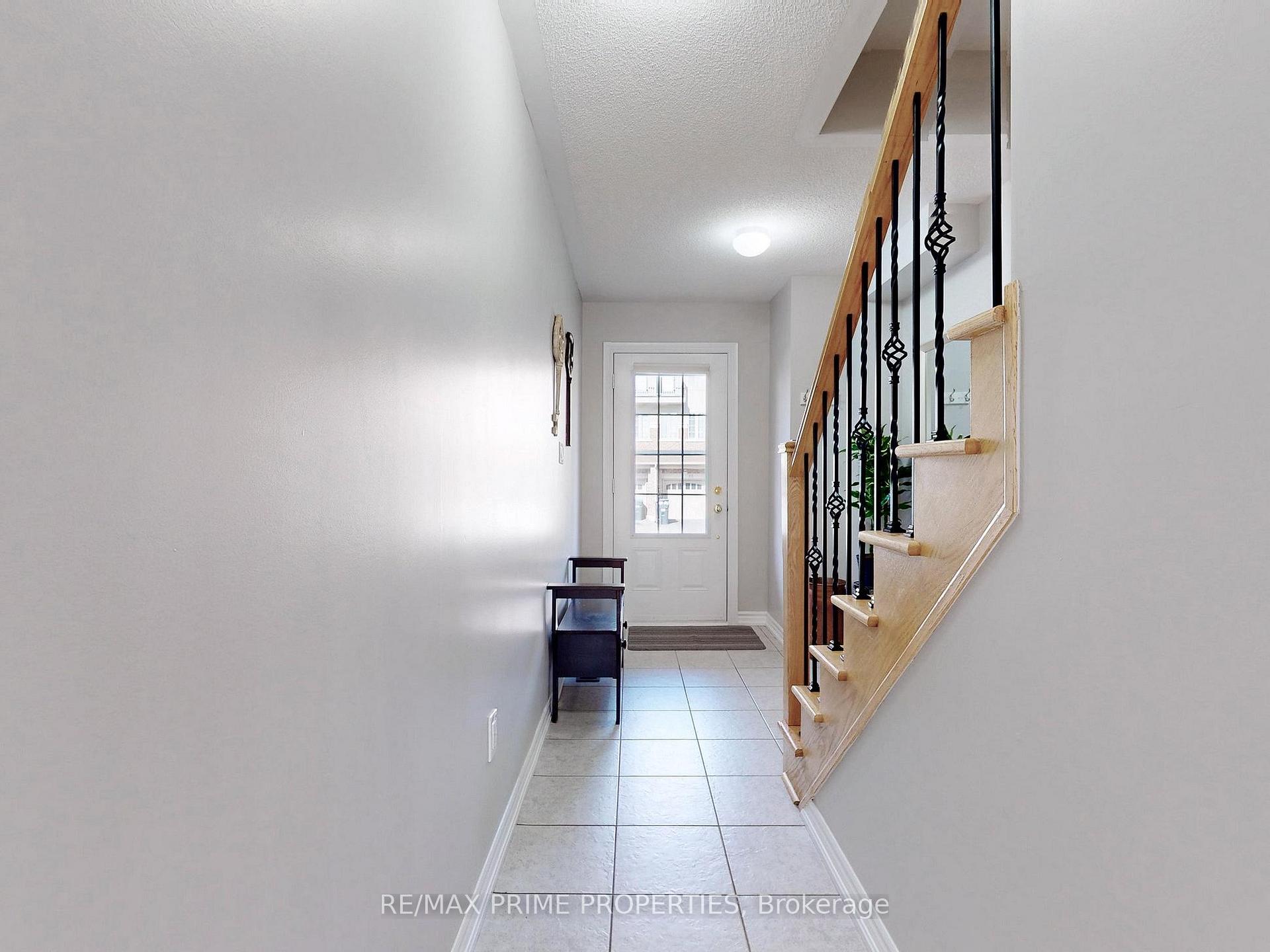 Photo 3 of 21 Sprucewood Road, Brampton, Heart Lake East — HOMEH