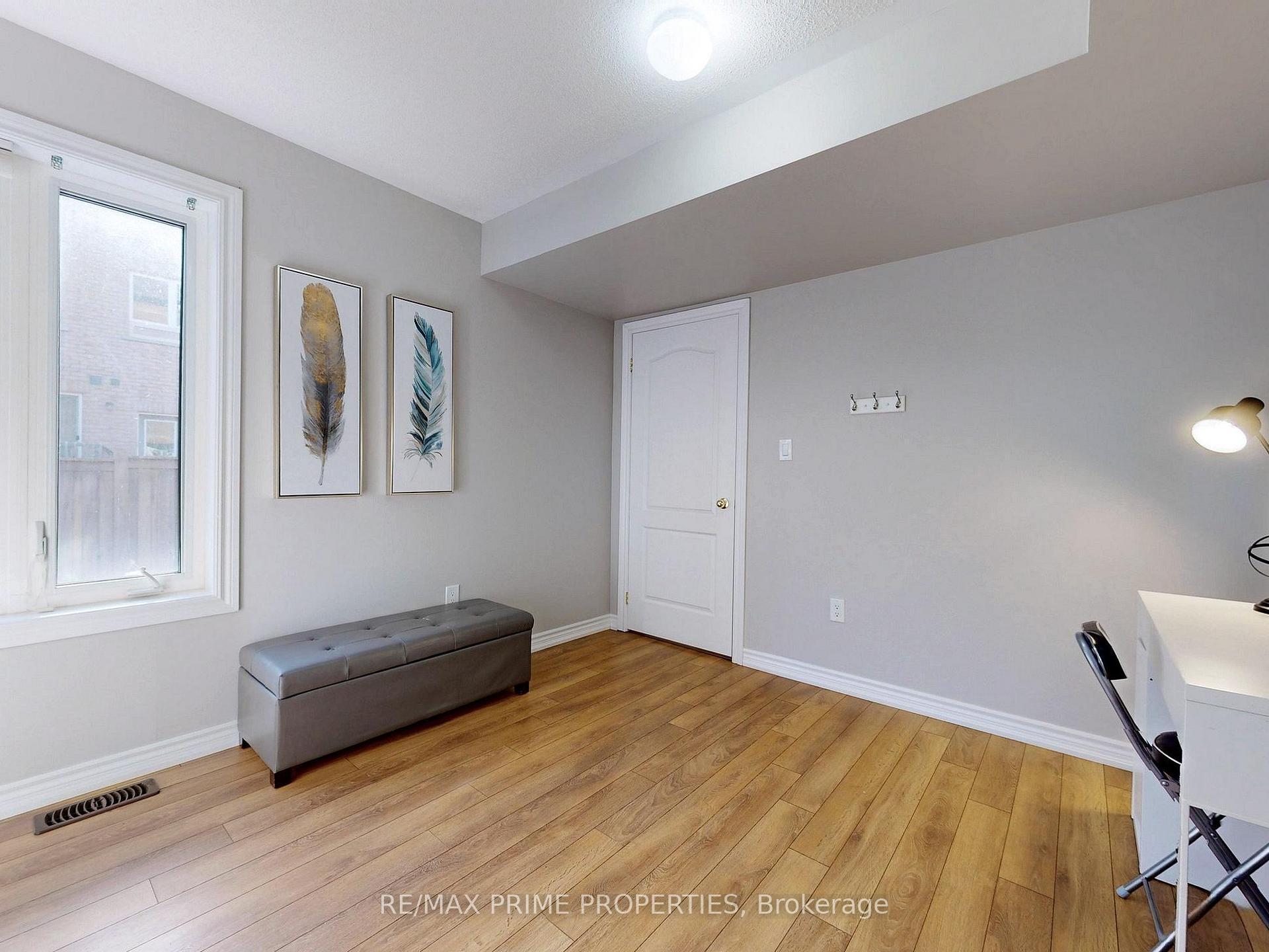 Photo 5 of 21 Sprucewood Road, Brampton, Heart Lake East — HOMEH