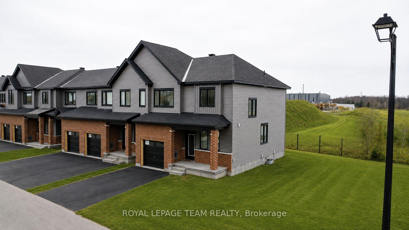 Photo 4 of 668 Expansion Road, Ottawa, Barrhaven - Half Moon Bay — HOMEH