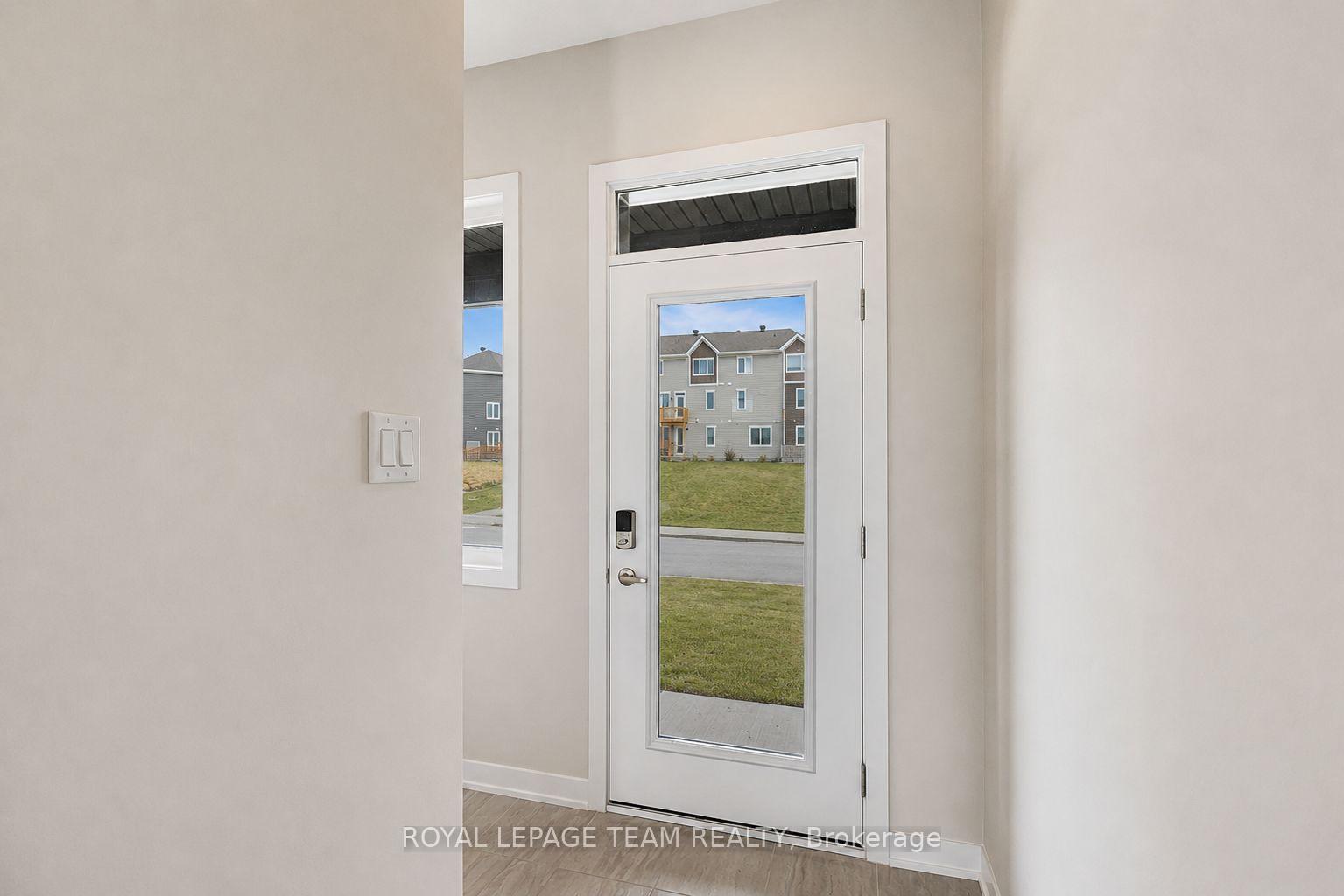 Photo 5 of 668 Expansion Road, Ottawa, Barrhaven - Half Moon Bay — HOMEH