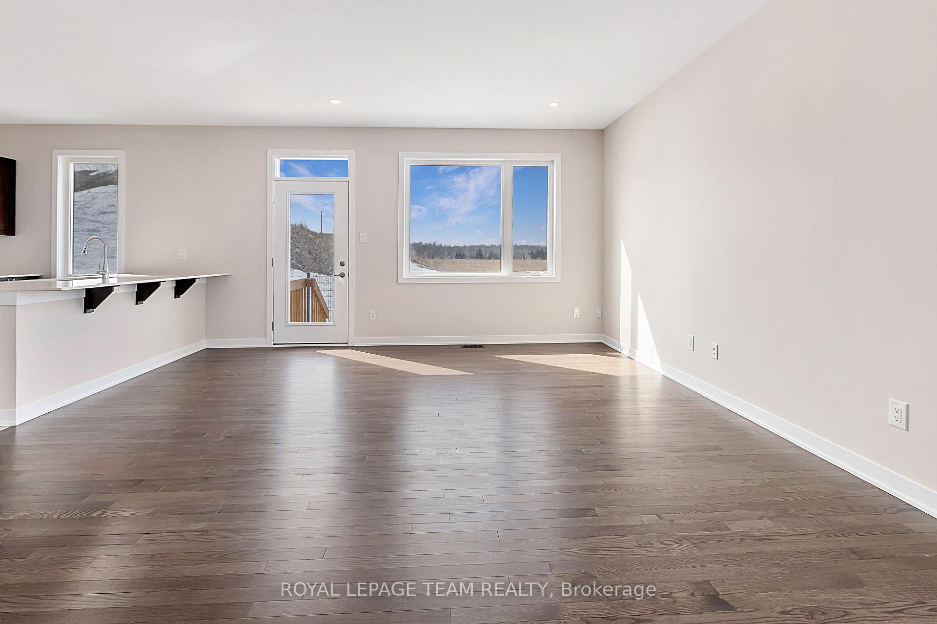 Photo 10 of 668 Expansion Road, Ottawa, Barrhaven - Half Moon Bay — HOMEH