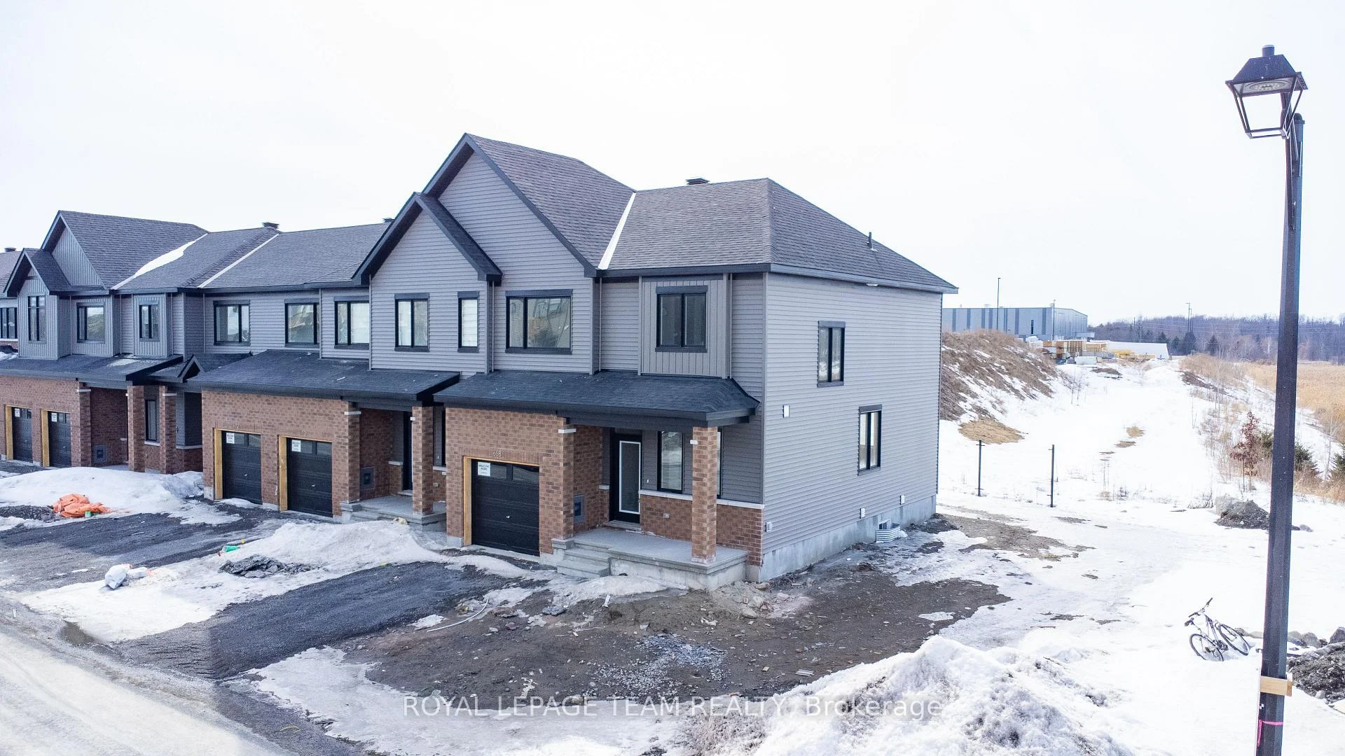 Photo 3 of 668 Expansion Road, Ottawa, Barrhaven - Half Moon Bay — HOMEH