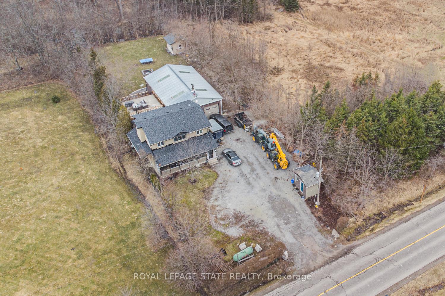 Photo 4 of 443 Eleventh Road E, Hamilton, Rural Stoney Creek — HOMEH