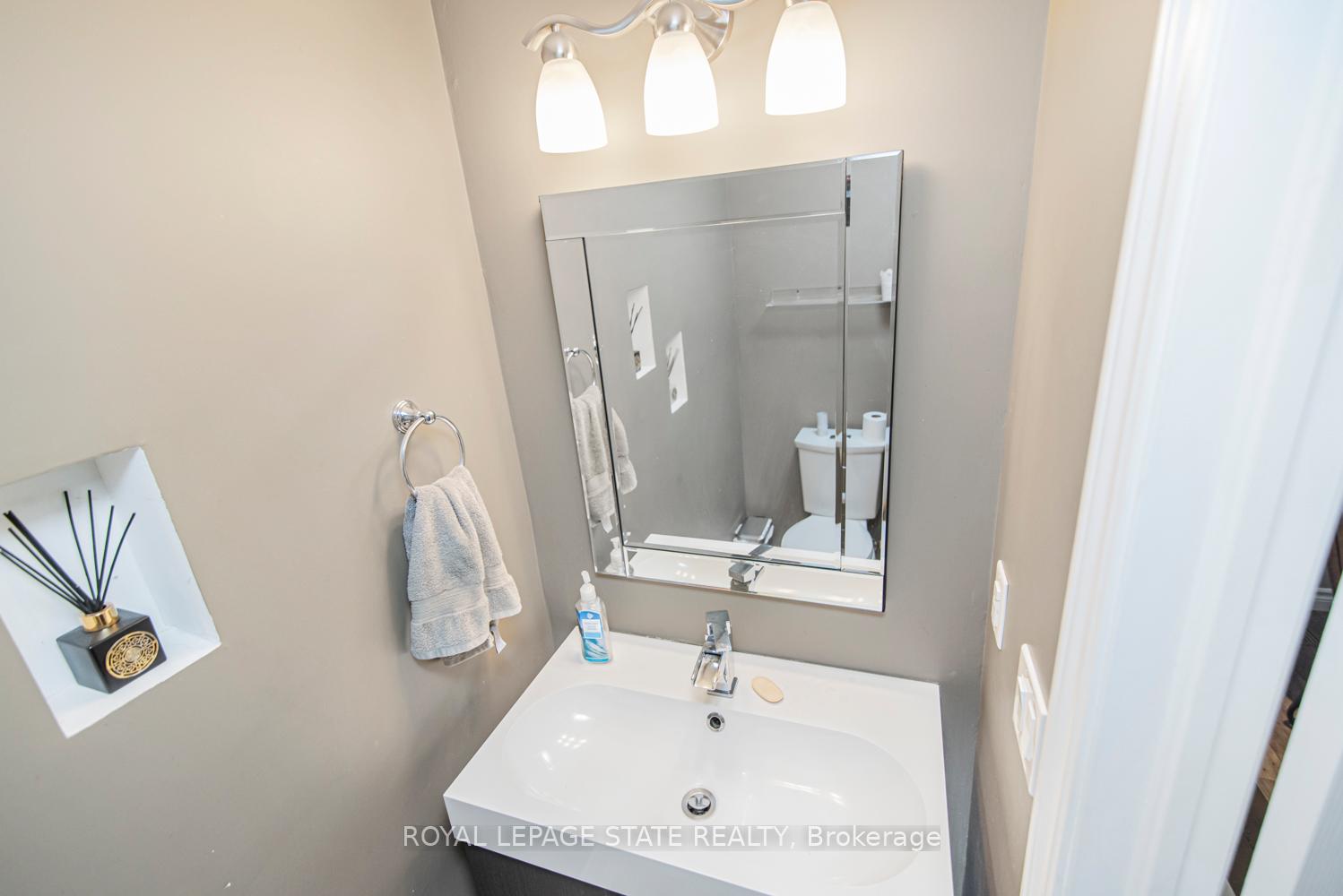 Photo 19 of 443 Eleventh Road E, Hamilton, Rural Stoney Creek — HOMEH
