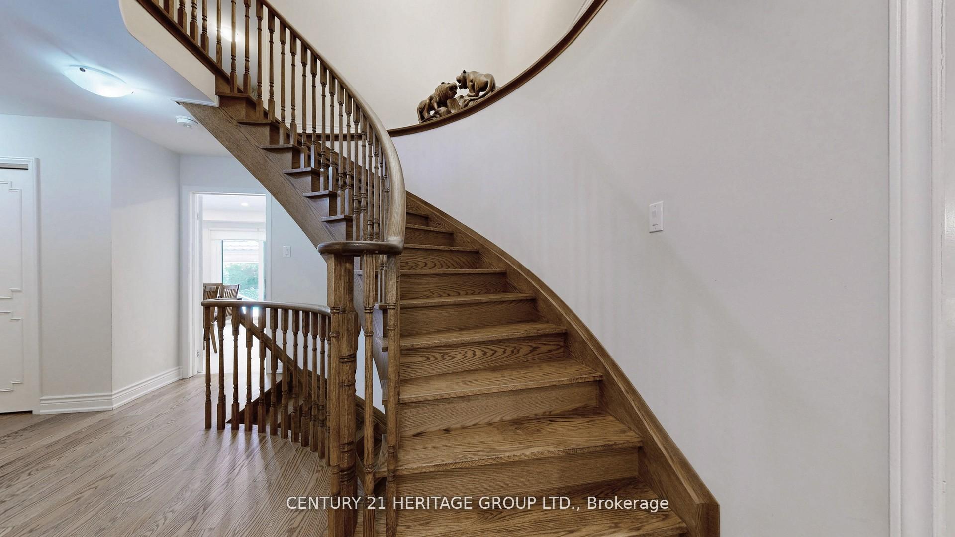 Photo 5 of 280 Henderson Avenue, Markham, Royal Orchard — HOMEH