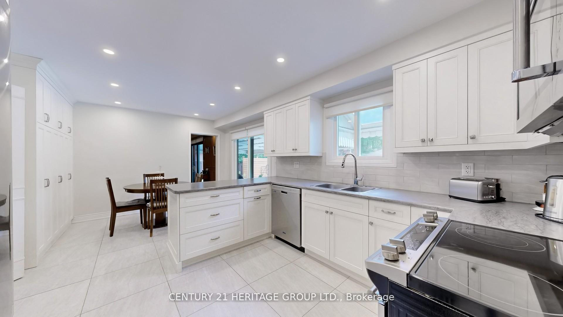 Photo 13 of 280 Henderson Avenue, Markham, Royal Orchard — HOMEH