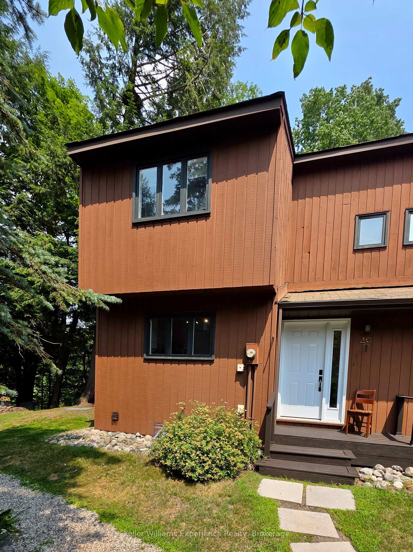 Front of Unit 10, 49 Southbank Drive
