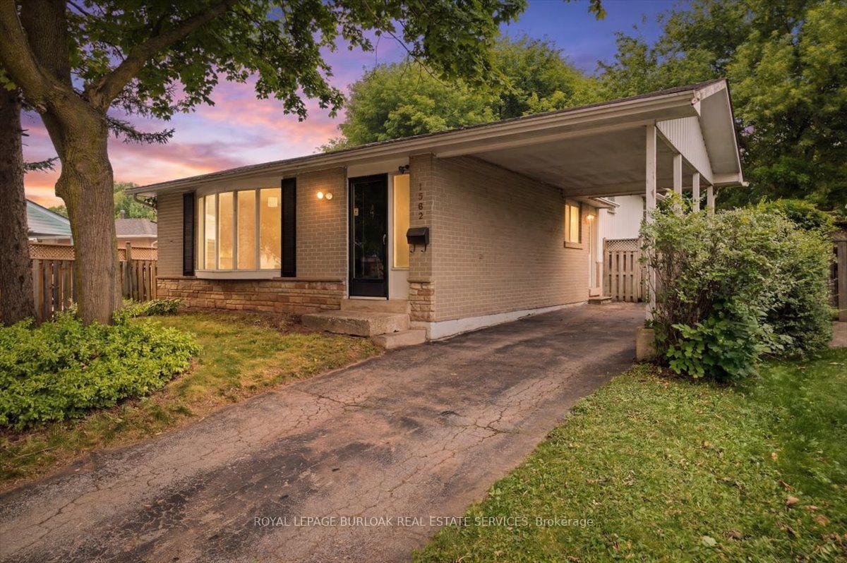 Photo 2 of 1262 Aldridge Crescent, Burlington, Palmer — HOMEH
