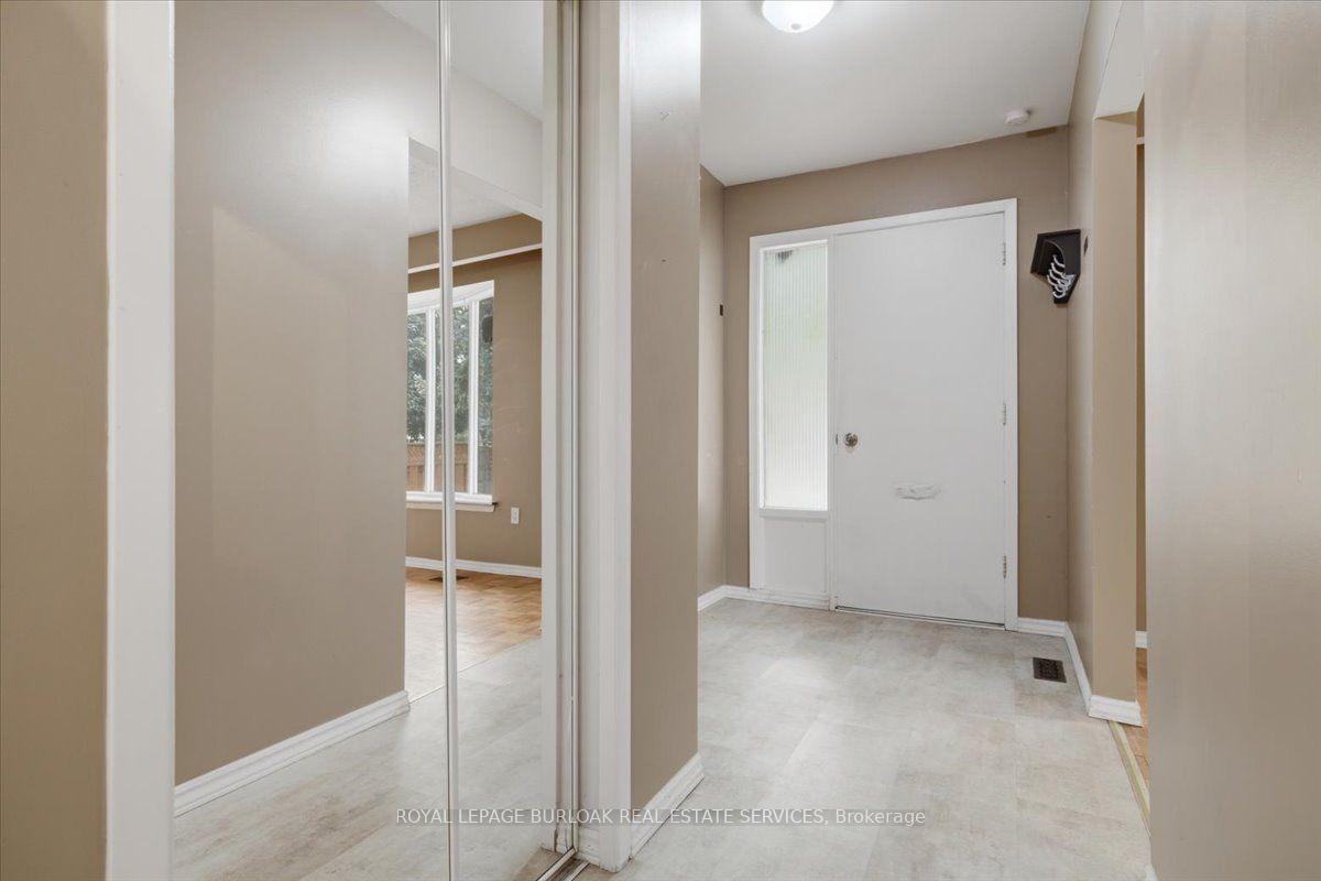 Photo 3 of 1262 Aldridge Crescent, Burlington, Palmer — HOMEH