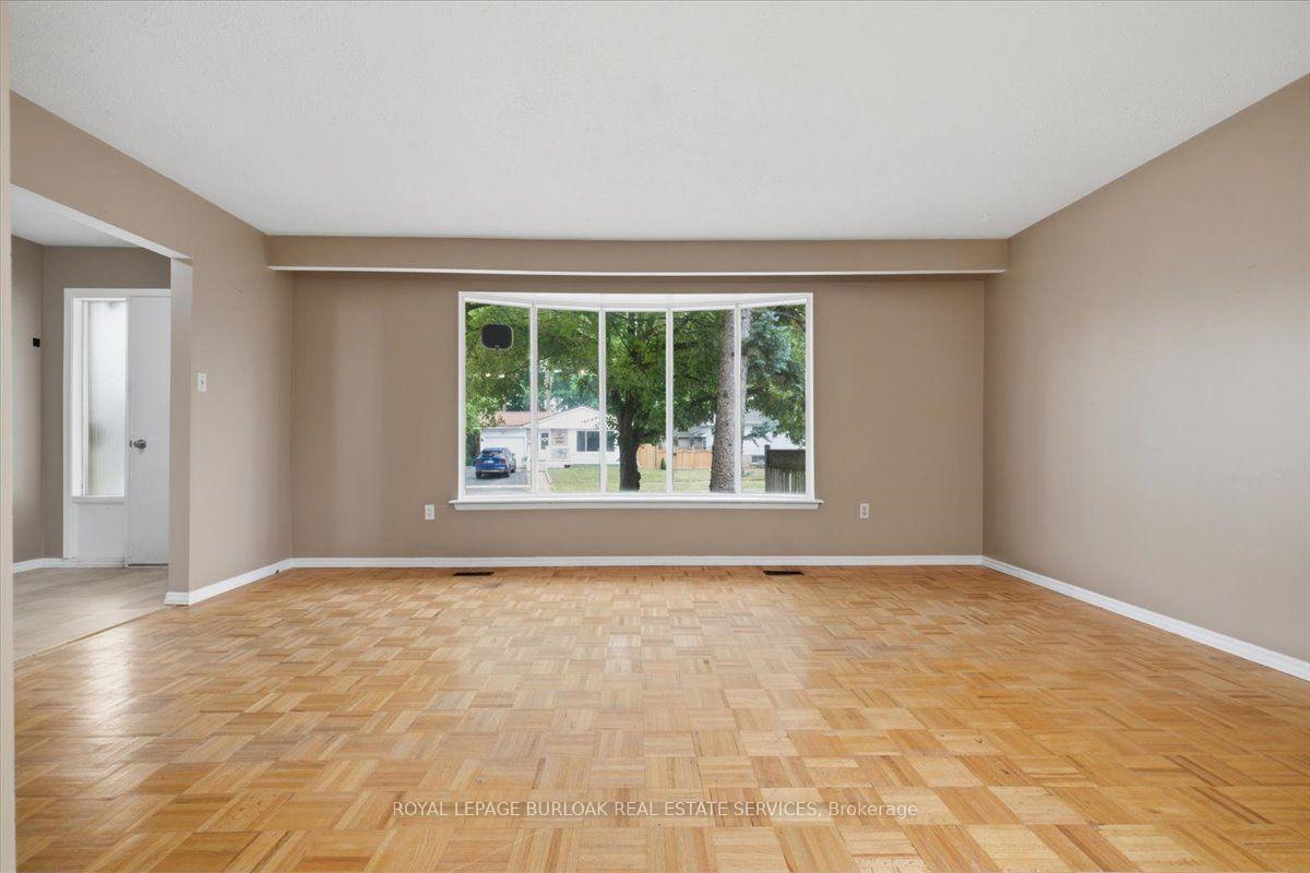 Photo 5 of 1262 Aldridge Crescent, Burlington, Palmer — HOMEH