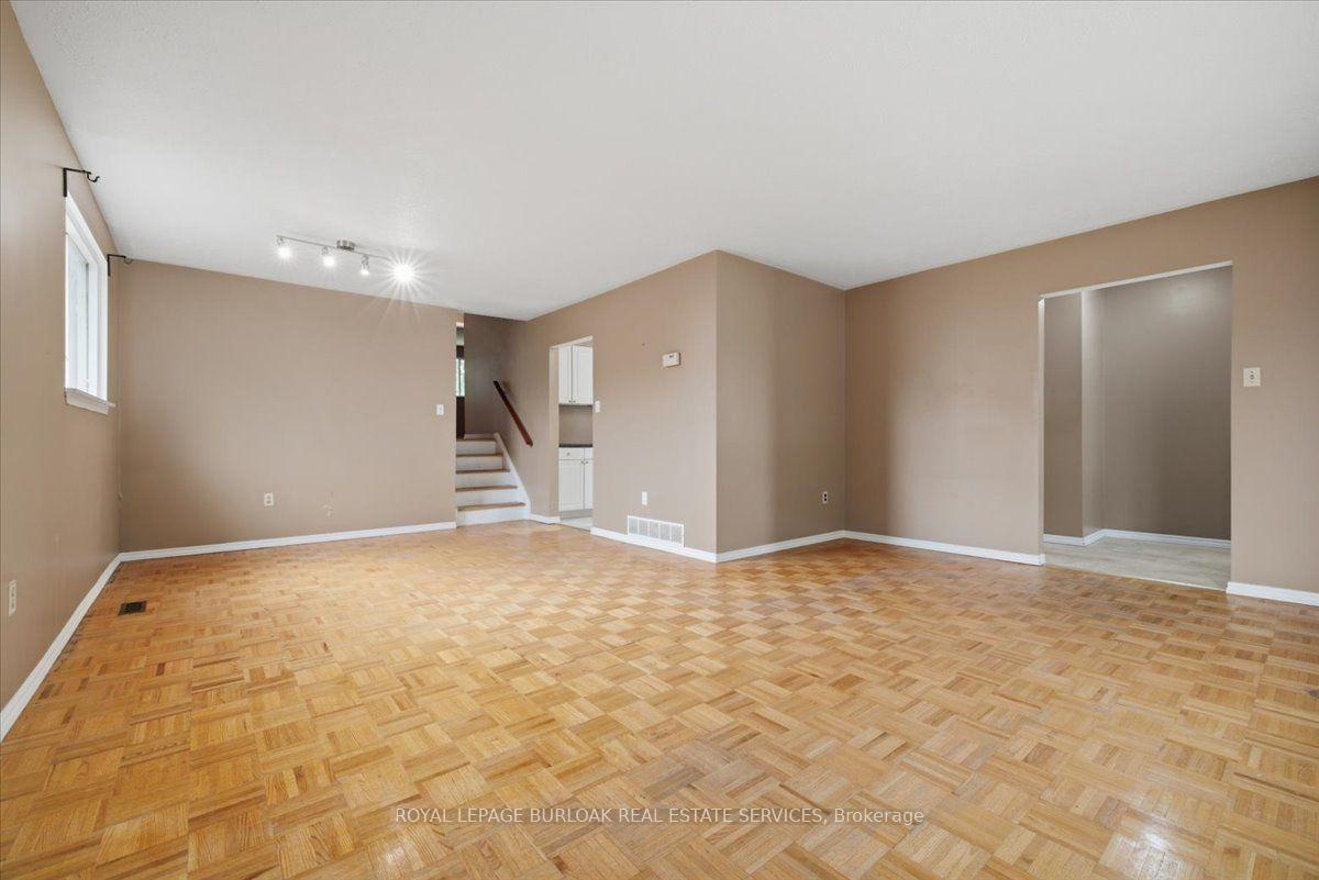 Photo 8 of 1262 Aldridge Crescent, Burlington, Palmer — HOMEH