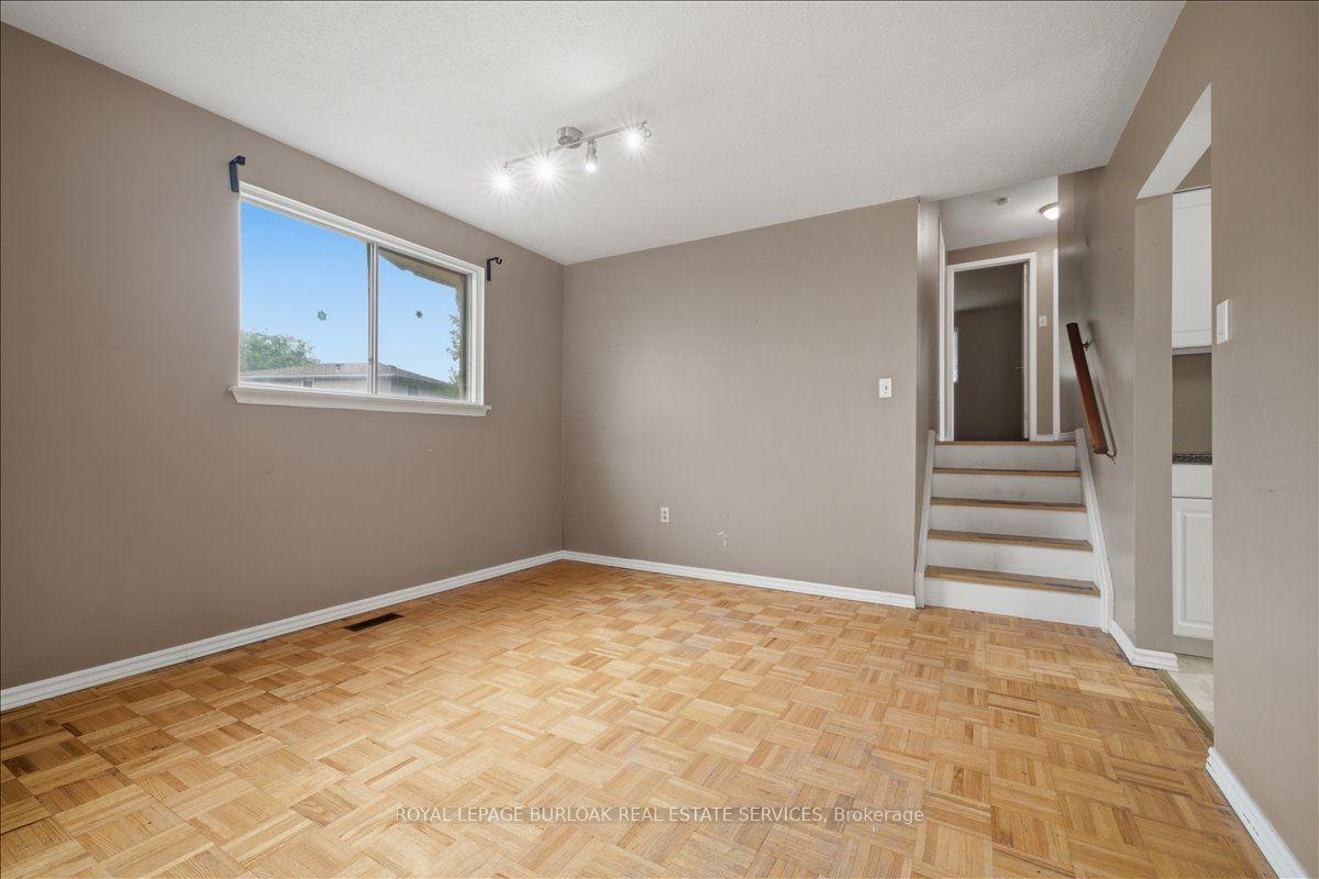 Photo 9 of 1262 Aldridge Crescent, Burlington, Palmer — HOMEH