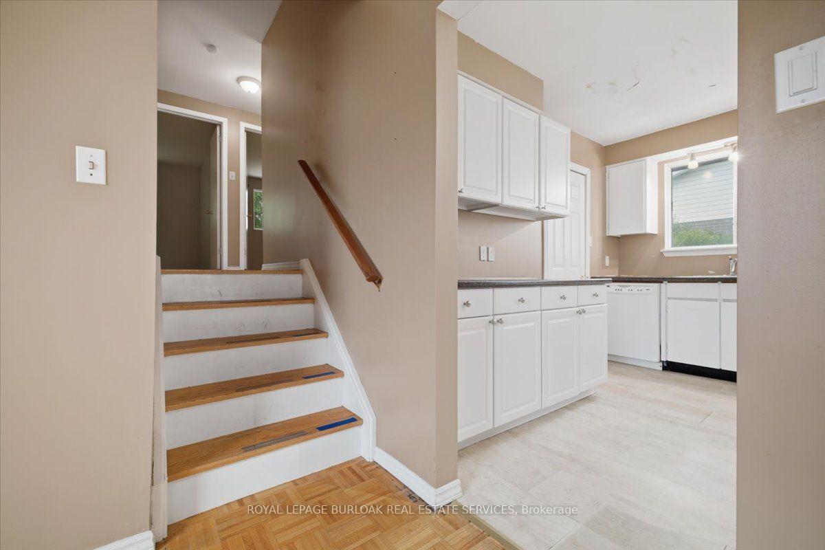 Photo 11 of 1262 Aldridge Crescent, Burlington, Palmer — HOMEH