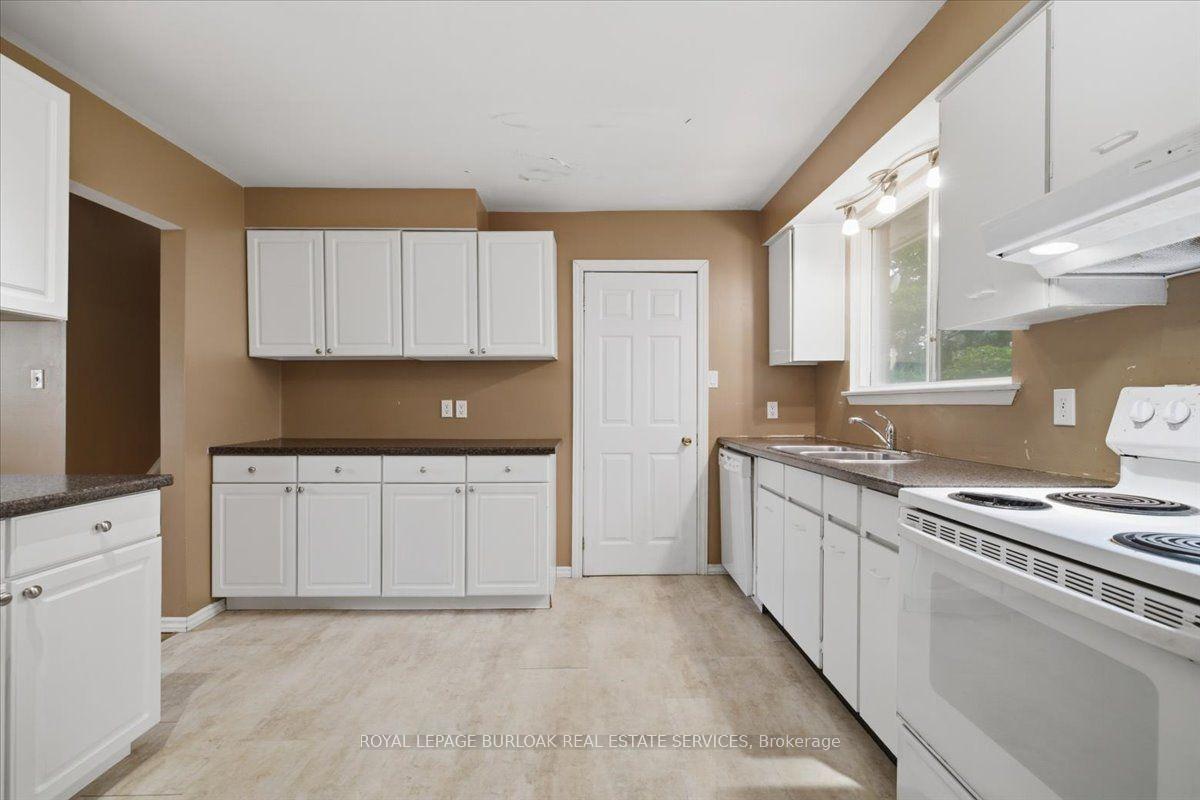 Photo 12 of 1262 Aldridge Crescent, Burlington, Palmer — HOMEH