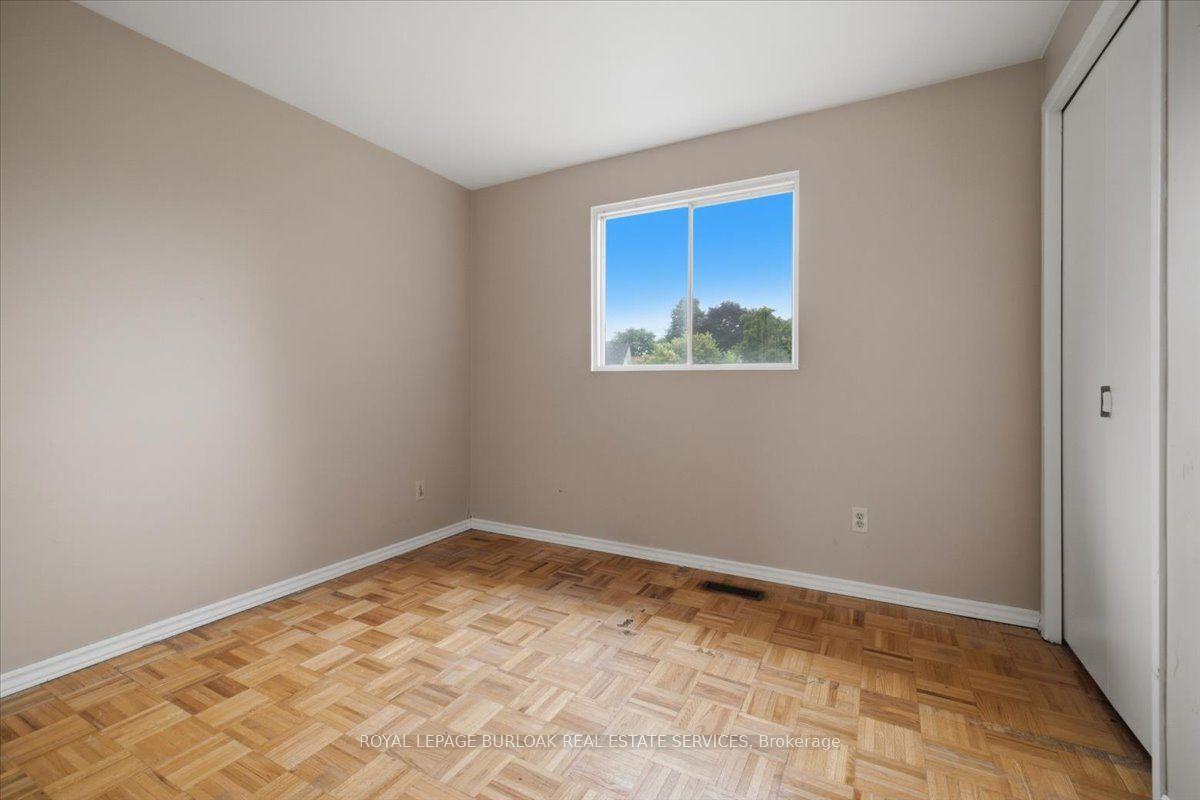 Photo 21 of 1262 Aldridge Crescent, Burlington, Palmer — HOMEH