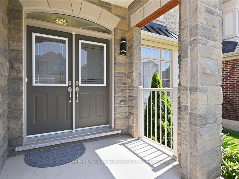 Photo 3 of 39 Avanti Crescent, Hamilton, Waterdown — HOMEH