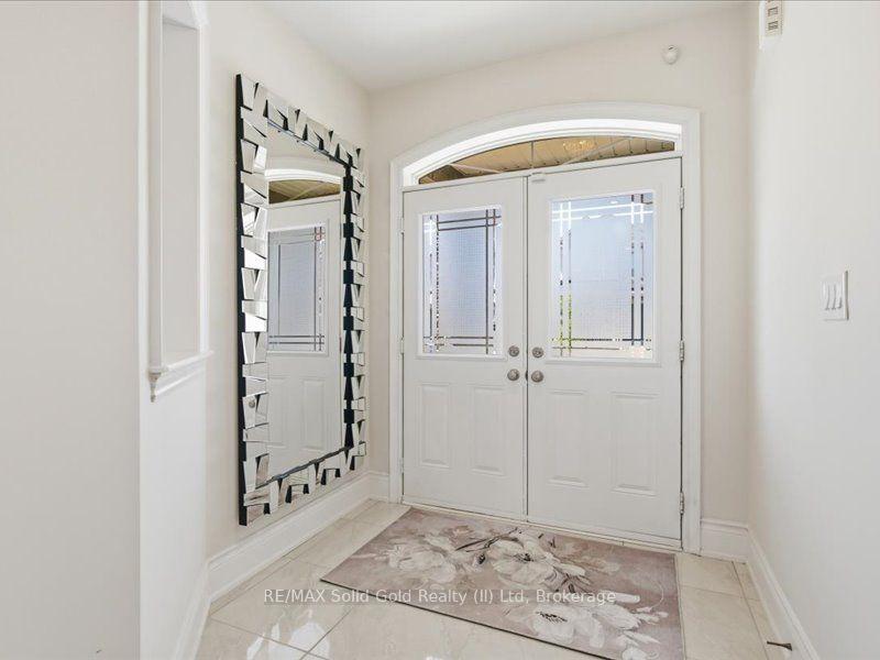 Photo 4 of 39 Avanti Crescent, Hamilton, Waterdown — HOMEH