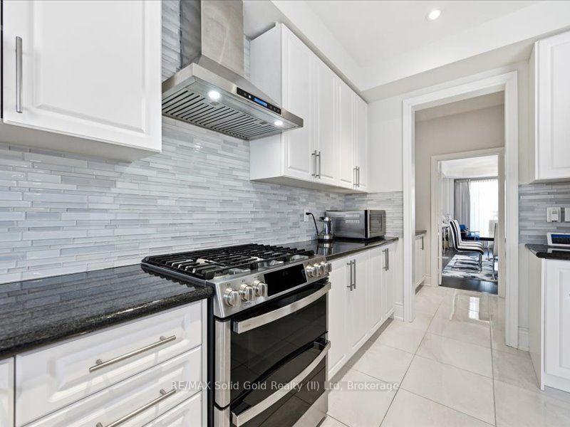 Photo 11 of 39 Avanti Crescent, Hamilton, Waterdown — HOMEH