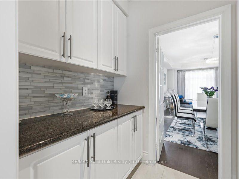Photo 12 of 39 Avanti Crescent, Hamilton, Waterdown — HOMEH
