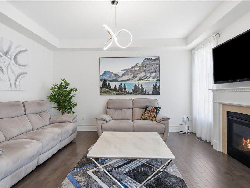 Photo 13 of 39 Avanti Crescent, Hamilton, Waterdown — HOMEH