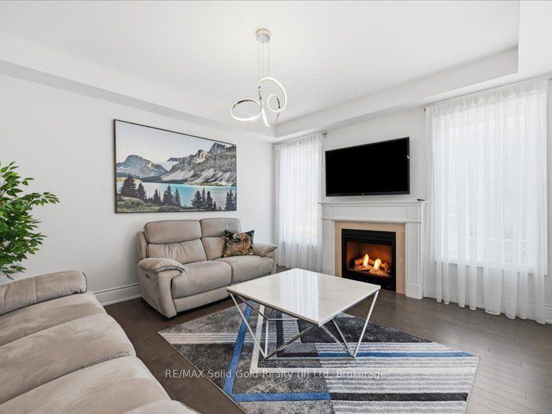 Photo 14 of 39 Avanti Crescent, Hamilton, Waterdown — HOMEH