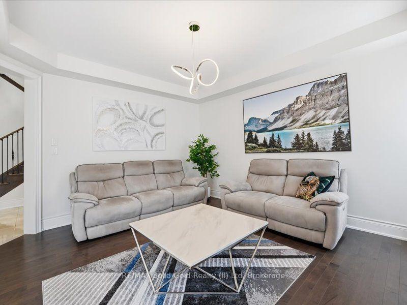 Photo 15 of 39 Avanti Crescent, Hamilton, Waterdown — HOMEH