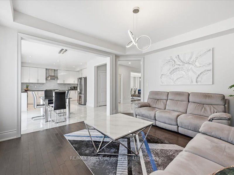 Photo 16 of 39 Avanti Crescent, Hamilton, Waterdown — HOMEH