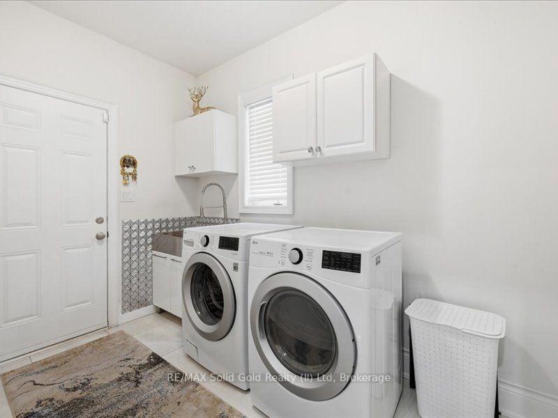 Photo 18 of 39 Avanti Crescent, Hamilton, Waterdown — HOMEH