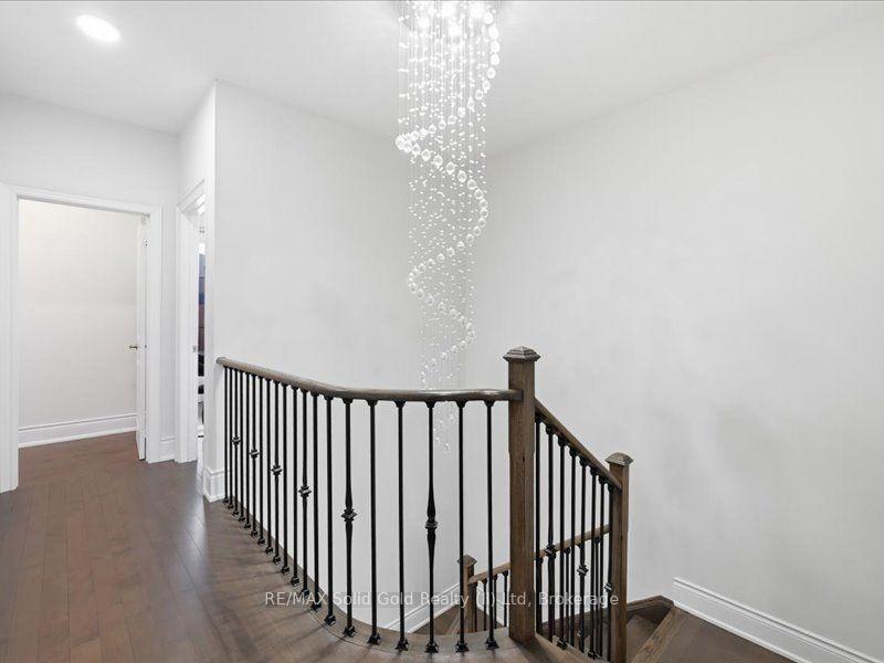 Photo 20 of 39 Avanti Crescent, Hamilton, Waterdown — HOMEH