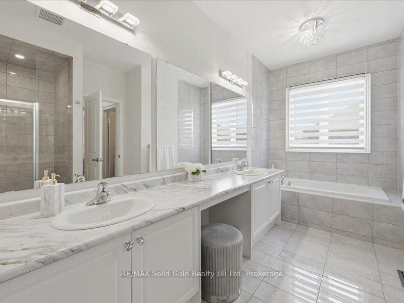 Photo 25 of 39 Avanti Crescent, Hamilton, Waterdown — HOMEH