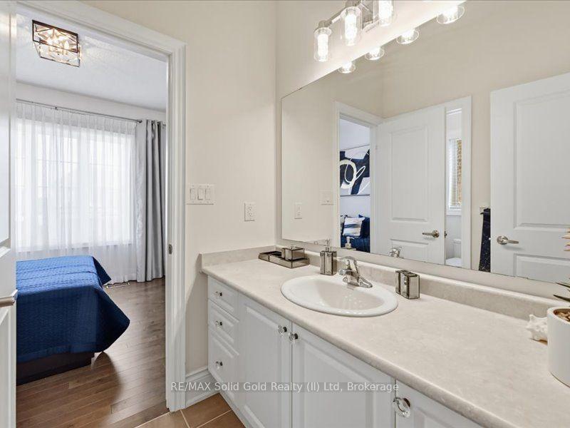 Photo 28 of 39 Avanti Crescent, Hamilton, Waterdown — HOMEH