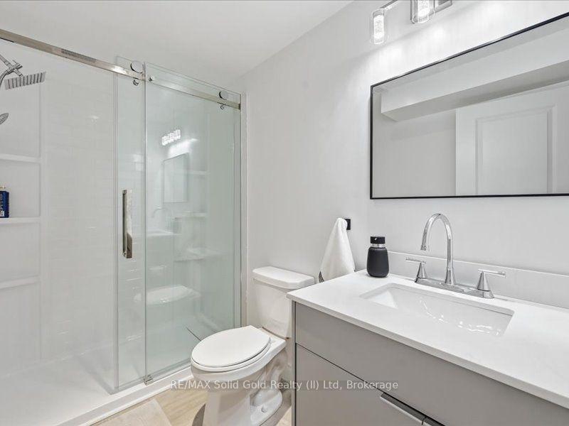 Photo 34 of 39 Avanti Crescent, Hamilton, Waterdown — HOMEH