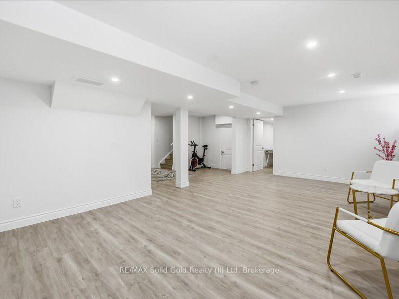 Photo 36 of 39 Avanti Crescent, Hamilton, Waterdown — HOMEH