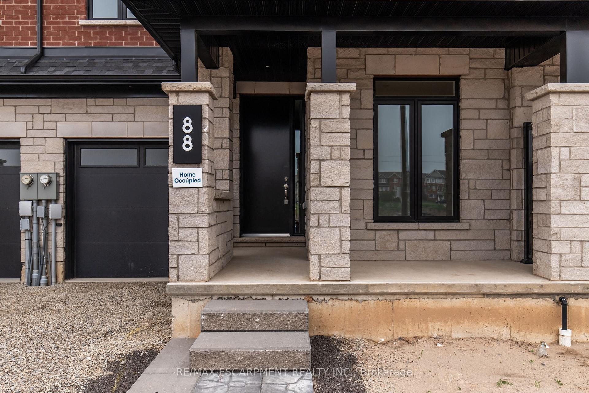 Photo 2 of 88 Valley Trail Place, Hamilton, Waterdown — HOMEH
