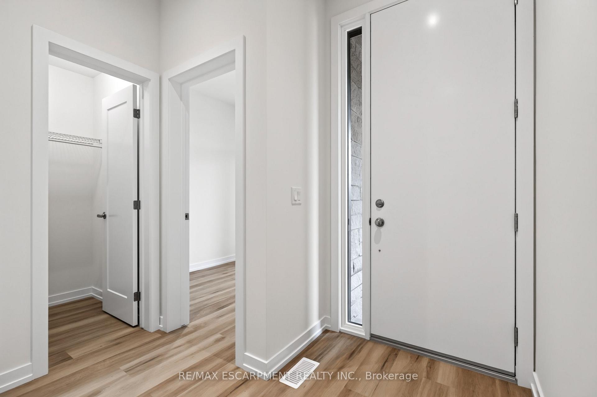 Photo 3 of 88 Valley Trail Place, Hamilton, Waterdown — HOMEH