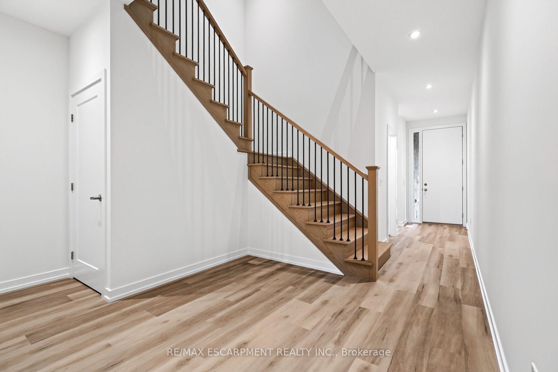 Photo 6 of 88 Valley Trail Place, Hamilton, Waterdown — HOMEH