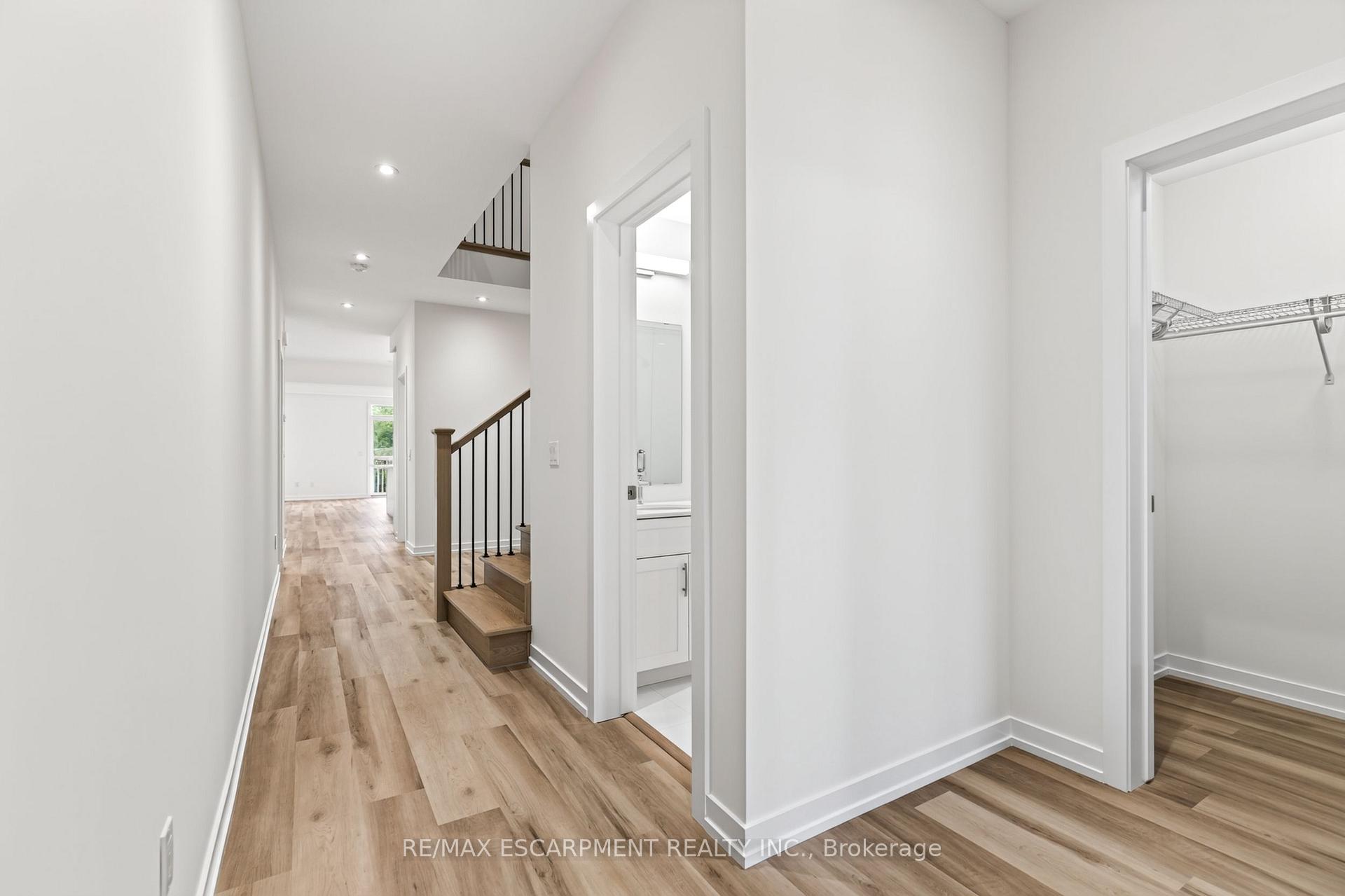Photo 7 of 88 Valley Trail Place, Hamilton, Waterdown — HOMEH