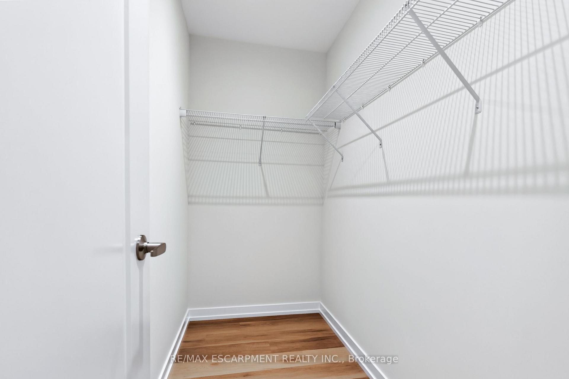 Photo 10 of 88 Valley Trail Place, Hamilton, Waterdown — HOMEH