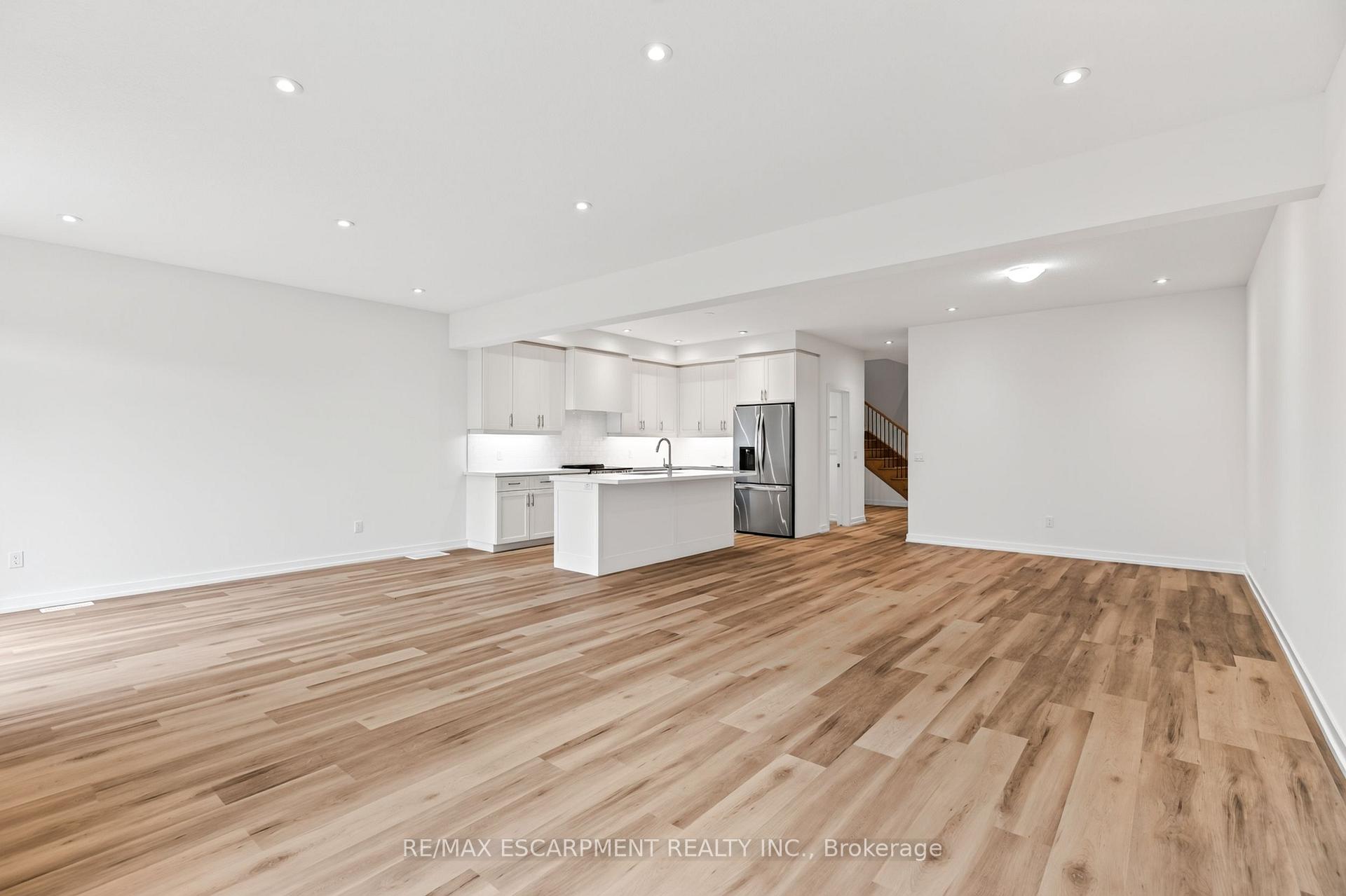 Photo 12 of 88 Valley Trail Place, Hamilton, Waterdown — HOMEH