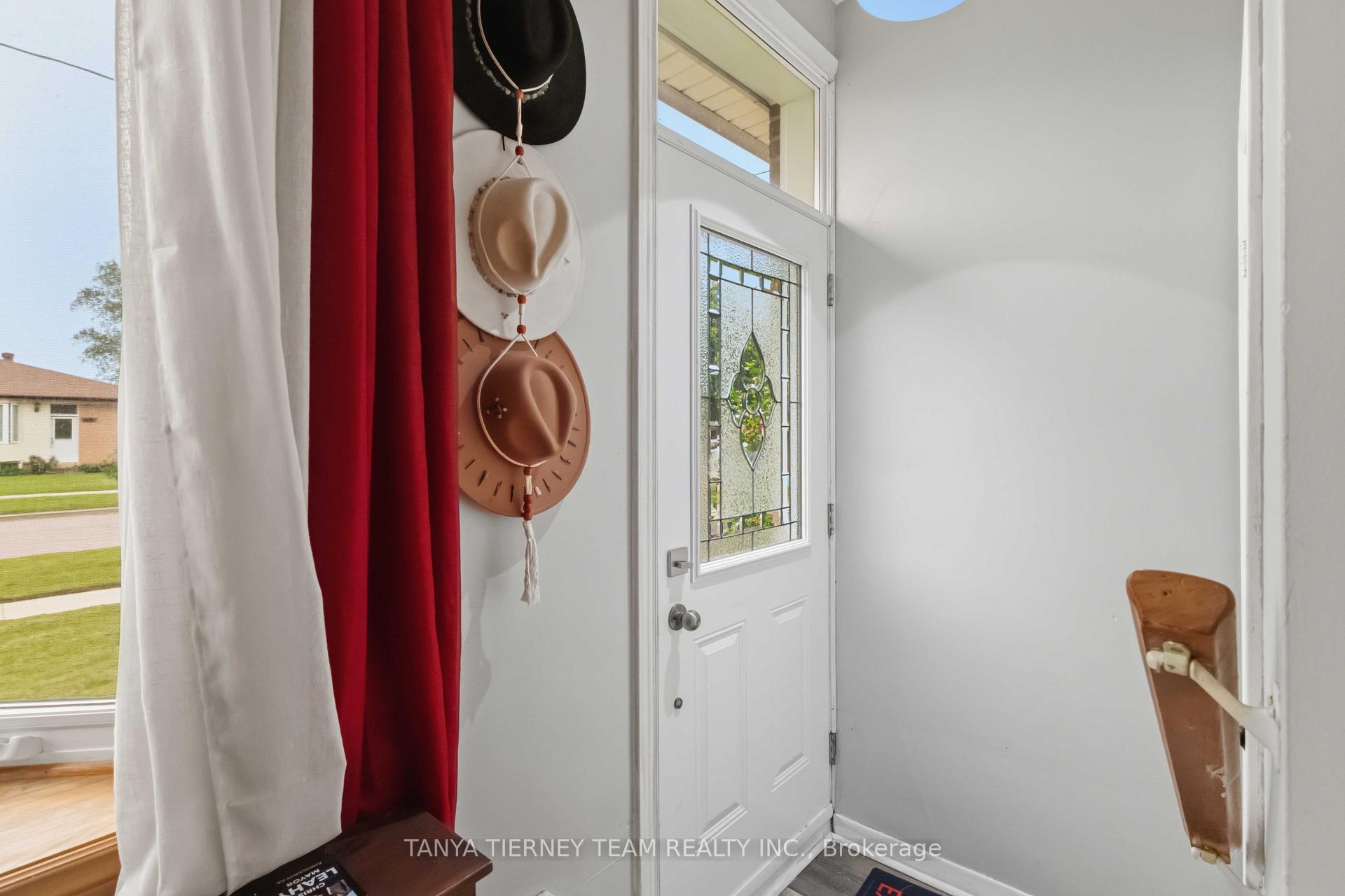 Photo 4 of 322 Rosedale Drive, Whitby, Downtown Whitby — HOMEH